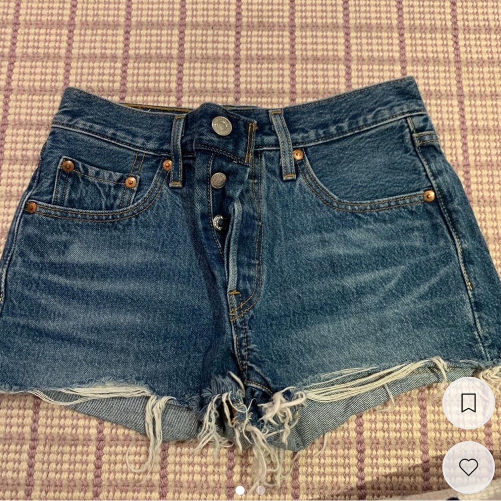 Levi’s Jean shorts size 0 in perfect condo on never worn